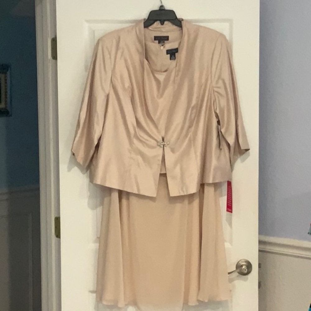 Jessica Howard Cream Ensemble